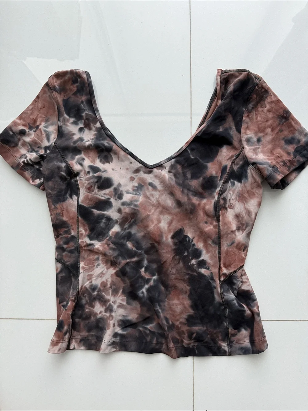 lululemon athletica Short Sleeve V-Neck Tie-Dye Top in Brown and Black